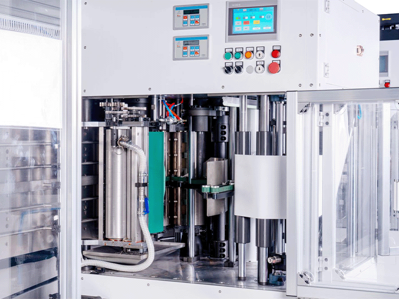 High-speed bag forming machine